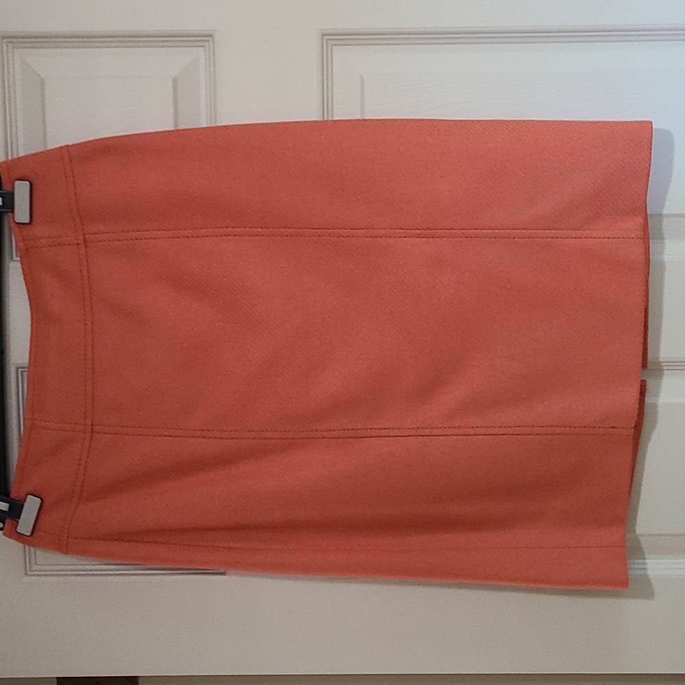 Gerry Weber Wool, European, textured slim skirt. Spring/Winter Apricot. Fits 4-6